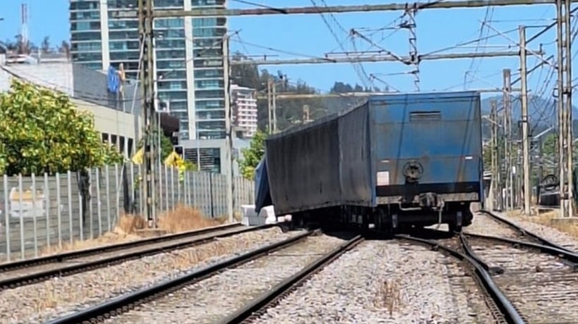 Suspendieron servicios del Biotren en líneas 1 y 2 por descarrilamiento de tren de carga en Concepción Suspendieron servicios del Biotren en líneas 1 y 2 por descarrilamiento de tren de carga en Concepción