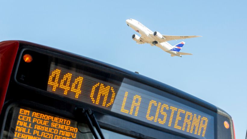 Metro podría extenderse hasta el Aeropuerto: Hoy se presentó recorrido de bus que une La Cisterna con el terminal aéreo