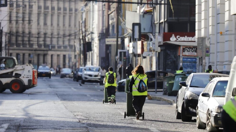 Aumentan dotación de funcionarios para reforzar el servicio de aseo y mantención en Valparaíso