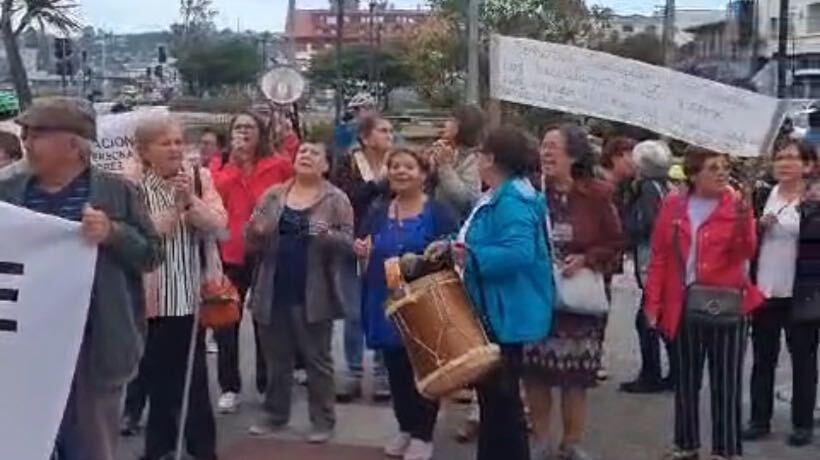 Personas mayores del Centro Diurno Gea Vida se manifiestan por cierre del establecimiento Personas mayores del Centro Diurno Gea Vida se manifiestan por cierre del establecimiento