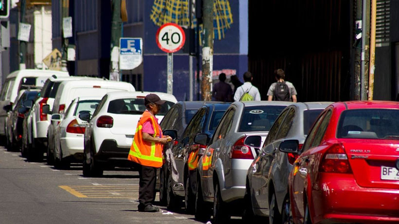 Municipio tomará la administración de estacionamientos en Valparaíso: nuevo sistema permitirá invertir en seguridad
