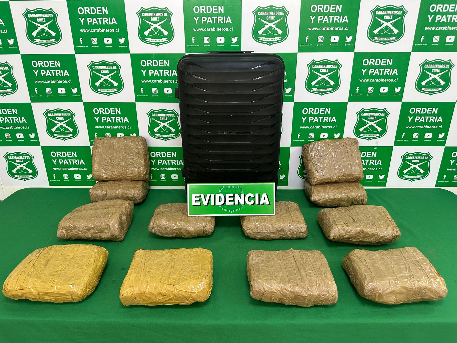 'Narco equipaje': Detienen a ciudadada boliviana con 12 kilos de marihuana en el control La Negra en Antofagasta