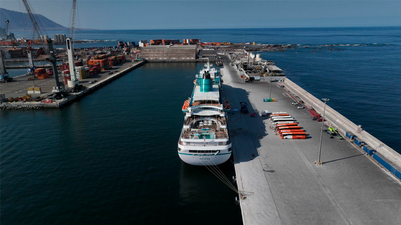 Crucero "Amadea" proveniente de Bahamas recaló en Iquique con más de 590 turistas