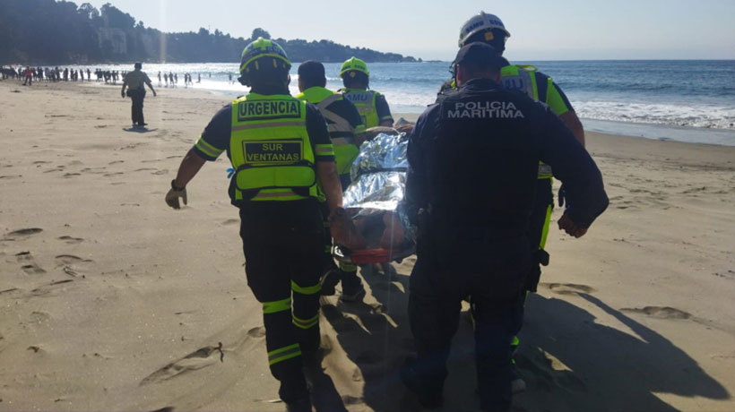 Puchuncaví: Rescatan a una persona con helicóptero naval en playa Costa Quilén en Horcón Puchuncaví: Rescatan a una persona con helicóptero naval en playa Costa Quilén en Horcón