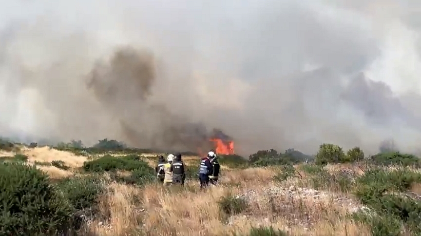 Declaran alerta roja en Puerto Montt por incendio forestal en Alerce Declaran alerta roja en Puerto Montt por incendio forestal en Alerce