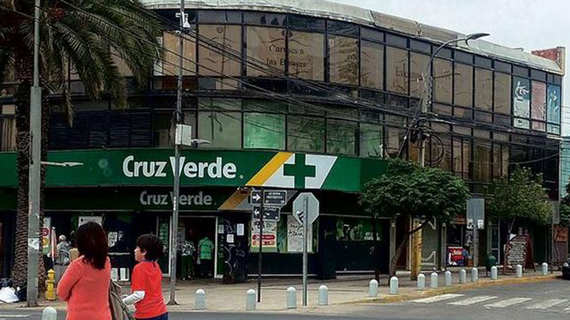 Roban caja fuerte de céntrica farmacia en Llolleo: ladrones provocaron destrozos en locales vecinos Roban caja fuerte de céntrica farmacia en Llolleo: ladrones provocaron destrozos en locales vecinos
