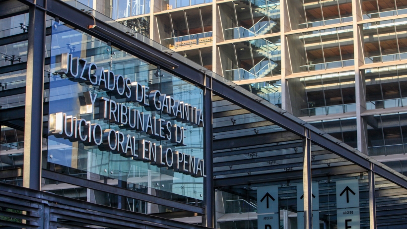 Carabineros descartó presencia de artefacto explosivo en Centro de Justicia y se retoman funciones Carabineros descartó presencia de artefacto explosivo en Centro de Justicia y se retoman funciones