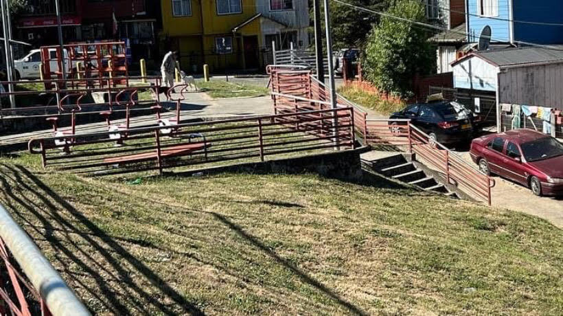 Autoridades de Ancud visitan terreno de mejoramiento de áreas verdes en Vista Hermosa