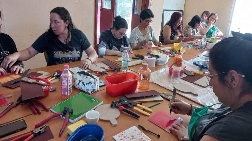 Agrupación Chilotes Soñadores aprenden del arte del mosaico Agrupación Chilotes Soñadores aprenden del arte del mosaico