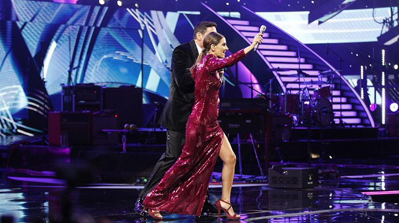 "Alérgica a elegir vestidos lindos": opiniones divididas genera el look de María Luisa y Pancho Saavedra en Viña 2024 "Alérgica a elegir vestidos lindos": opiniones divididas genera el look de María Luisa y Pancho Saavedra en Viña 2024