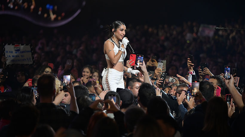 &quot;La nueva protegida del país&quot;: así reaccionaron las redes tras show de María Becerra en Viña 2024