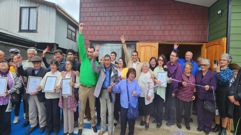 Entregan llaves de la nueva sede social “San José” para comunidad de personas mayores de Castro