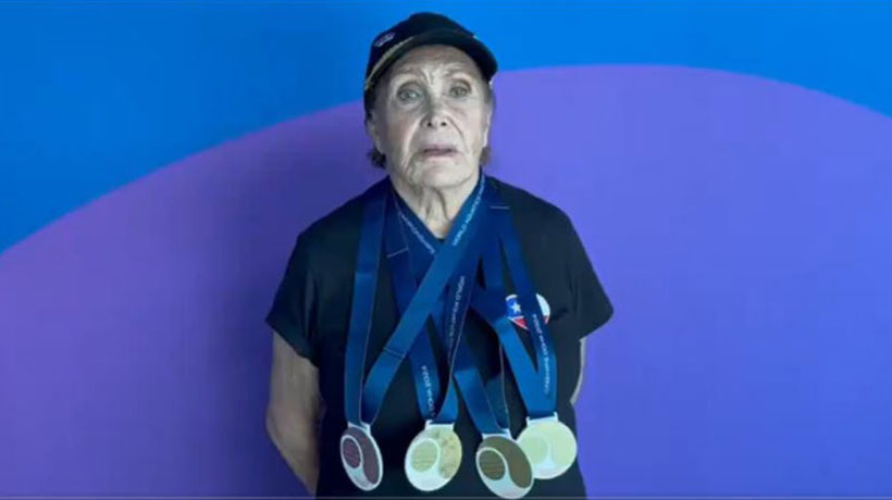 “Estoy muy contenta”: chilena de 89 años gana 4 medallas de oro en mundial de natación