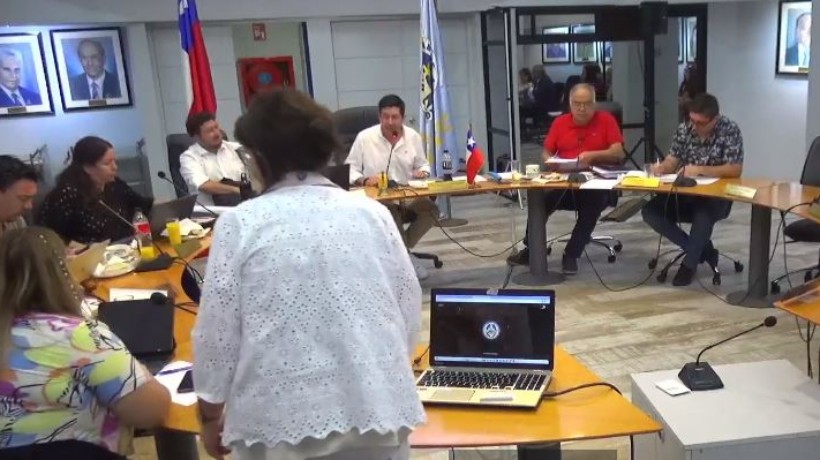 Alcalde de Antofagasta se fue con todo contra los concejales: Reclamó porque algunos se conectaban online y por salir de la sala