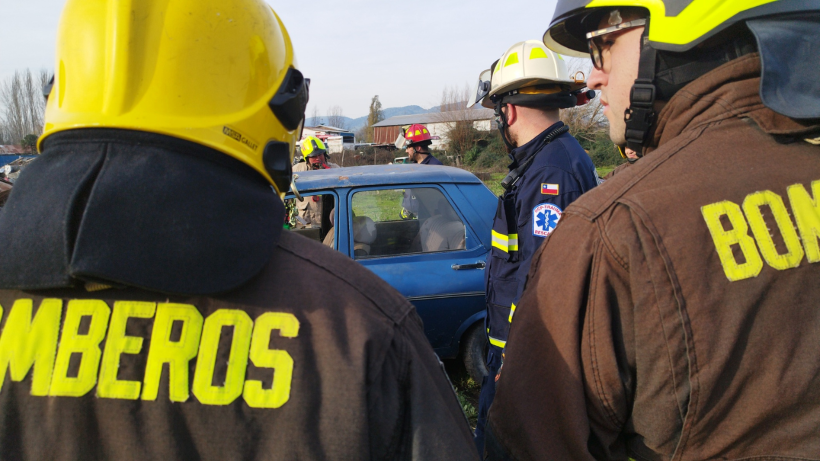 Microbús colisiona con dos vehículos menores en sector Bellavista de Concepción