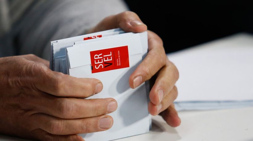 Gobierno respondió a propuesta del Servel por elecciones en dos días: "implicaría un cambio legal" Gobierno respondió a propuesta del Servel por elecciones en dos días: "implicaría un cambio legal"