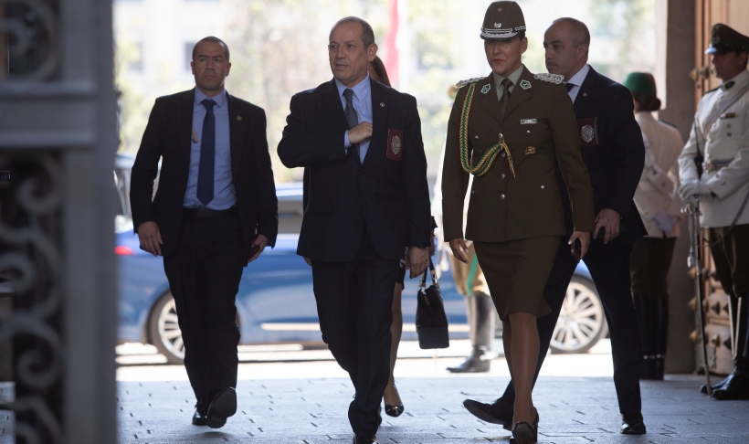 Monsalve aclaró que director de la PDI presentó su renuncia y descartó un "cambio de posición" del Gobierno