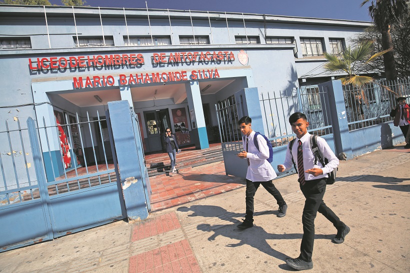 12 años sin construcción de nuevos liceos agrava crisis de matrículas en Antofagasta 12 años sin construcción de nuevos liceos agrava crisis de matrículas en Antofagasta