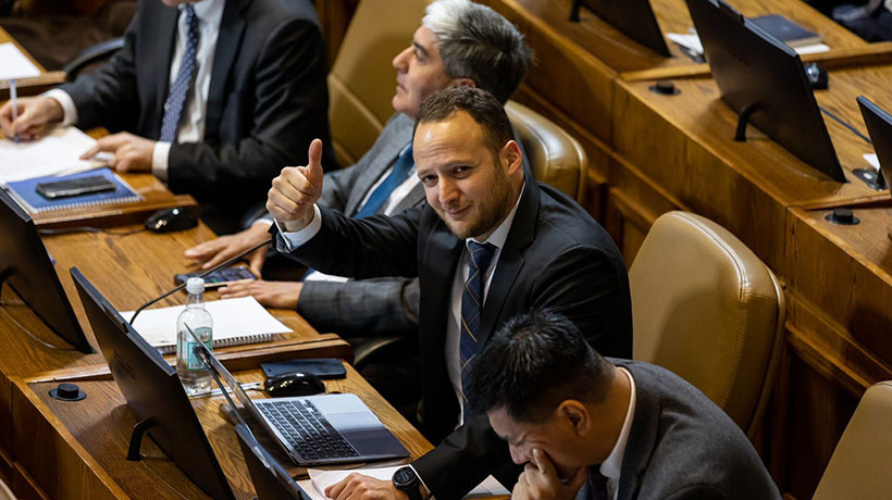 Evópoli nombra al diputado Jorge Guzmán como nuevo jefe de bancada