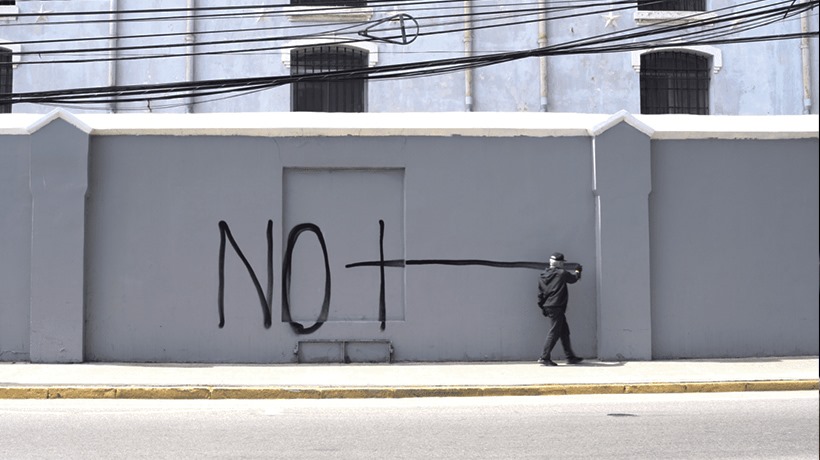 Ministerio de las Culturas exige restitución de fondos a artista visual Danny Reveco por polémica muestra en Valparaíso