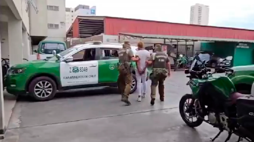 [VIDEO] Carabineros detuvo a sujeto por el delito de robo con ...