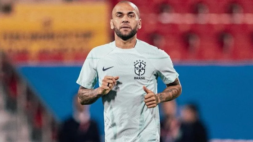 Dani Alves salió de la cárcel tras pagar la fianza de un millón de euros Dani Alves salió de la cárcel tras pagar la fianza de un millón de euros