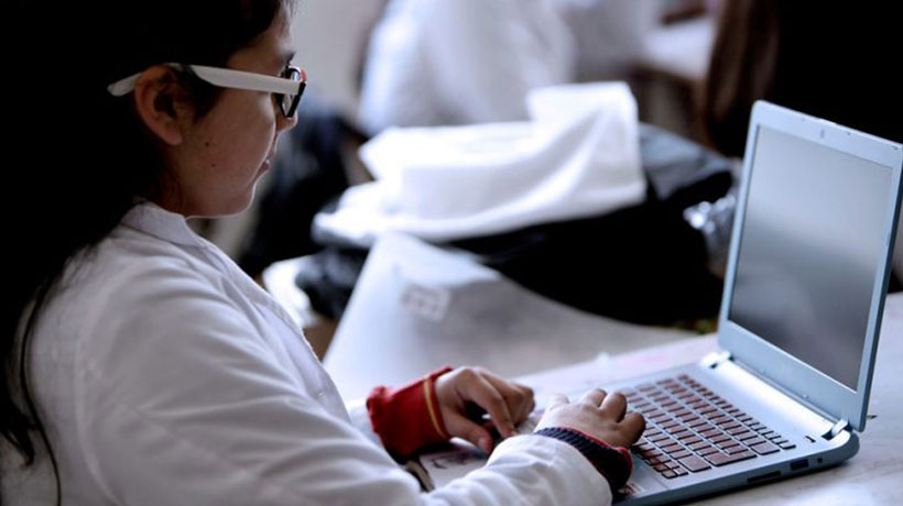 Diputado Celis insta al Mineduc a reponen computadores de estudiantes afectados por los megaincendios