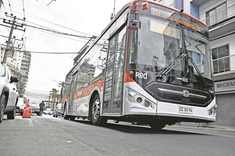 Alrededor de 14 mil pasajeros transporta a diario la línea de buses eléctricos en Antofagasta