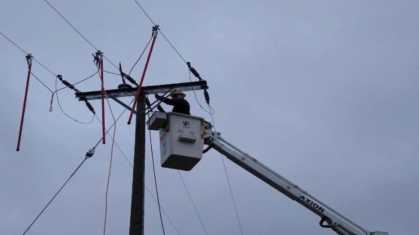 Falla en línea de transmisión causó corte de energía en toda la provincia de Chiloé