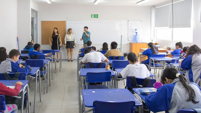 Colegio Simón Bolívar de Alto Hospicio inició clases en jornada vespertina Colegio Simón Bolívar de Alto Hospicio inició clases en jornada vespertina