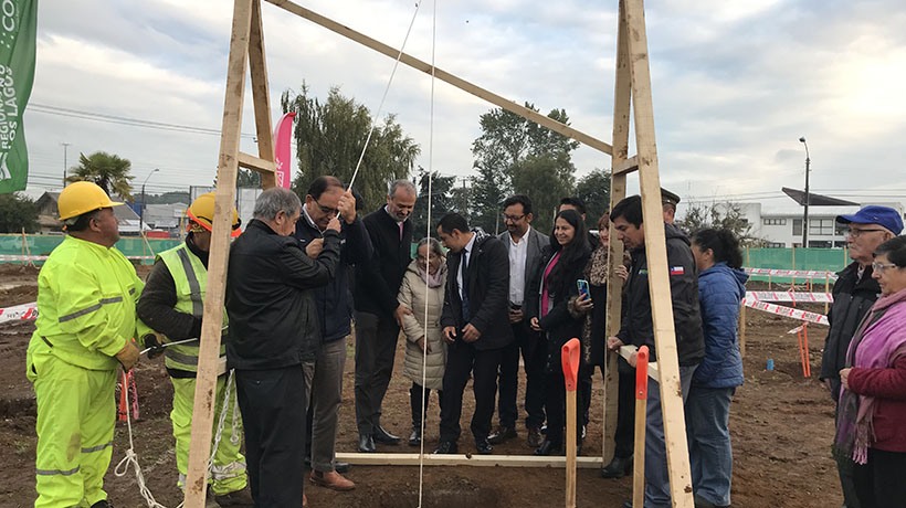 Ponen primeras piedras de dos futuras plazas en sectores de Osorno