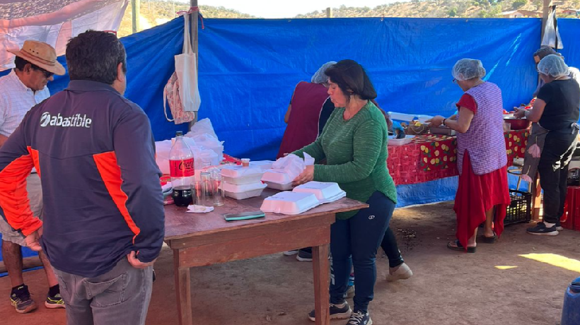 Limache: vecinos organizaron plato único para reparar los caminos de la localidad de Los Borriqueros