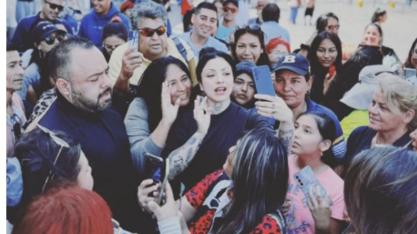 [VIDEO] Mon Laferte sorprende con un show en el centro de Antofagasta