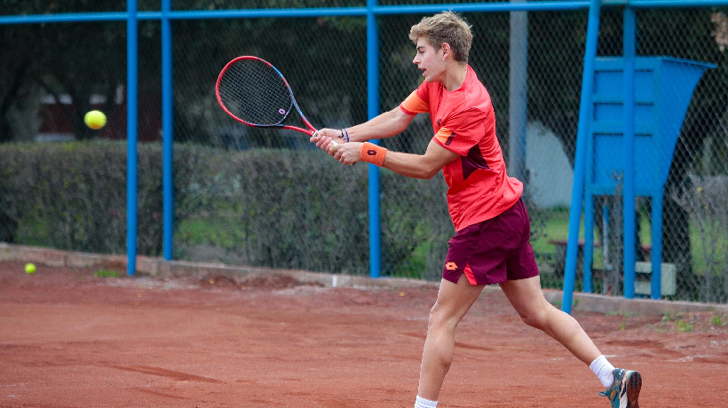 Benjamín Torrealba logra su primer punto ATP tras ganar en la primera ronda del Torneo M15 de Quillota