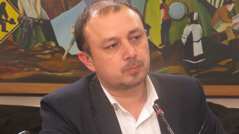 Diputado Cuello y subir edad de jubilación: “Quieren seguir metiendo la mano al bolsillo de los chilenos” Diputado Cuello y subir edad de jubilación: “Quieren seguir metiendo la mano al bolsillo de los chilenos”