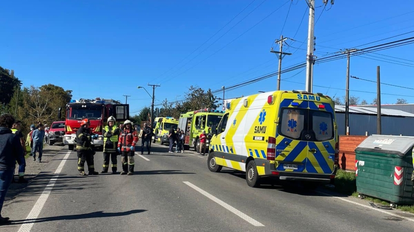 [FOTOS] Colisión en sector Las Quemas de Puerto Montt produjo un triple volcamiento