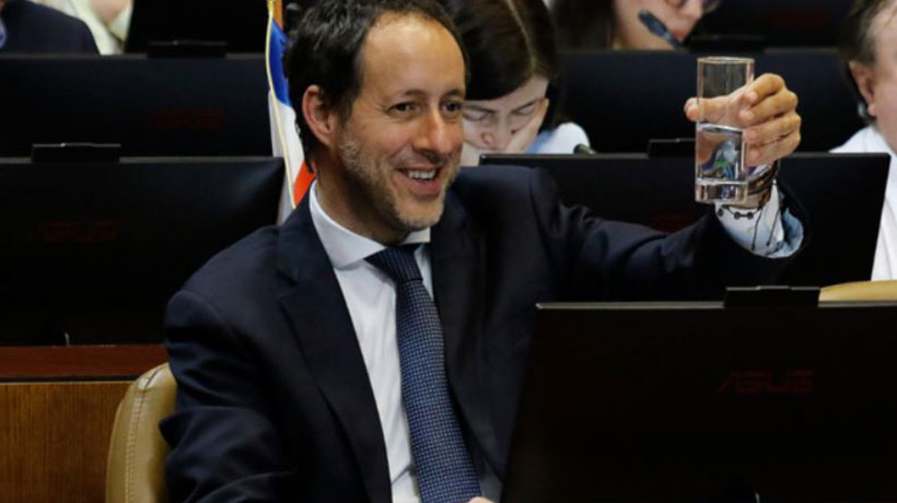 Diputado Urruticoechea renunció al Partido Republicano tras polémica por mal uso de tarjeta del Congreso