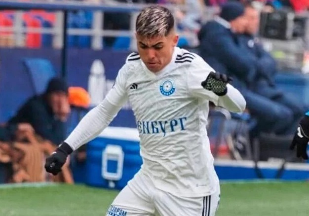 El volante antofagastino Jordy Thompson suma elogios en Rusia y su club analiza extender préstamo para próxima temporada