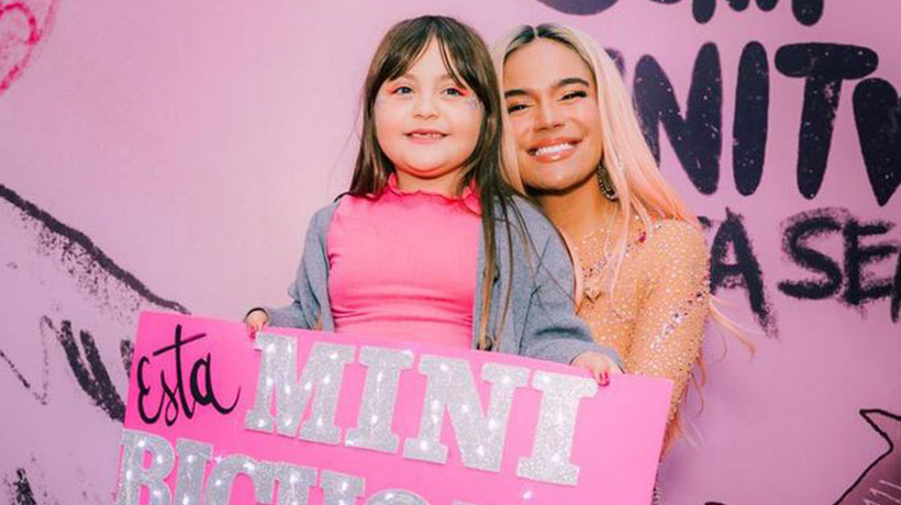 “Lo logramos”: Karol G se reunió con pequeña fan a la que le dio su Gaviota en el Festival de Viña “Lo logramos”: Karol G se reunió con pequeña fan a la que le dio su Gaviota en el Festival de Viña