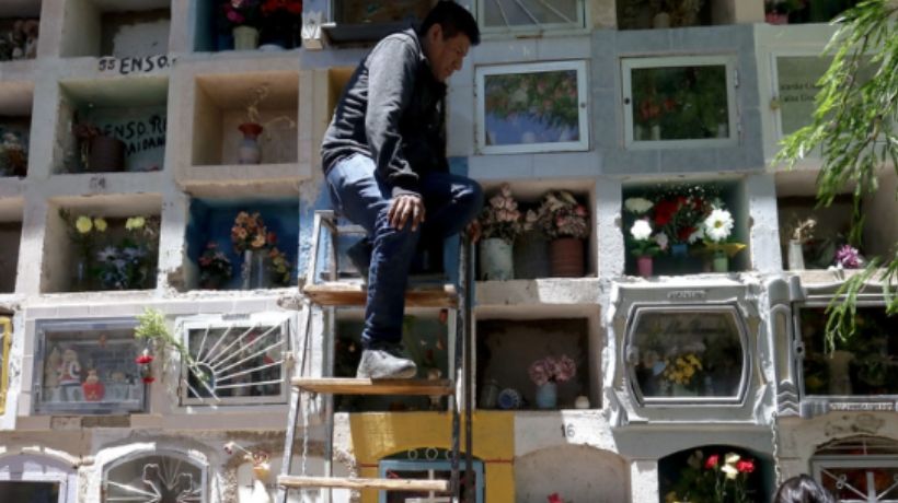 A partir del 1 de mayo: Prohíben el uso de agua en floreros en cementerio municipal de Calama