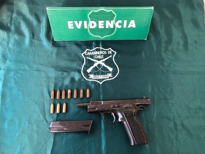 Sorprenden a sujeto con arma de fuego en calle Arquitecto Toesca de Arica Sorprenden a sujeto con arma de fuego en calle Arquitecto Toesca de Arica