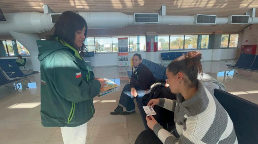 Pasajeros de Aeropuerto Internacional Carriel Sur podrán realizar su Declaración Jurada de ingreso al país en forma digital Pasajeros de Aeropuerto Internacional Carriel Sur podrán realizar su Declaración Jurada de ingreso al país en forma digital