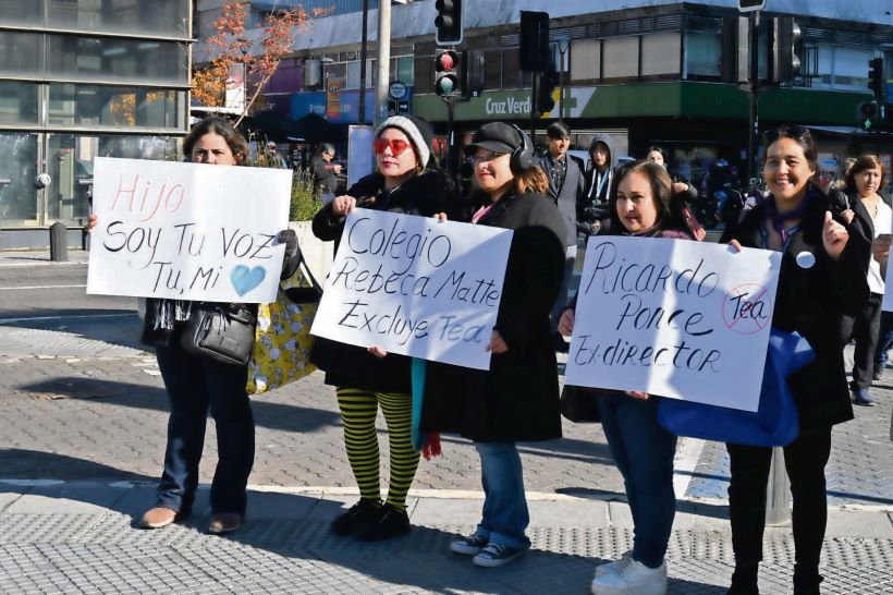 Apoderada de niño TEA acusa discriminación tras perder matrícula en colegio de Concepción