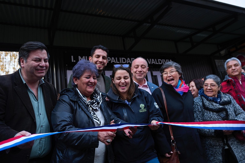Alcaldesa de Valdivia y locatarios inauguraron el nuevo Pueblito Comercial Alcaldesa de Valdivia y locatarios inauguraron el nuevo Pueblito Comercial