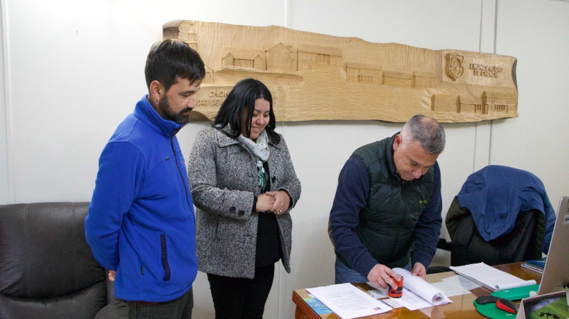 Biblioteca del Liceo Bicentenario “Manuel Jesús Andrade Bórquez” de Chonchi incorpora nueva colección de autores de Chiloé