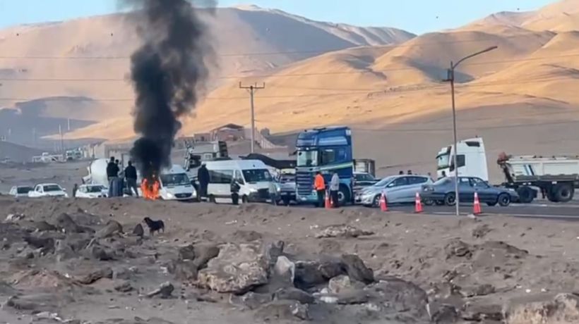 Encienden barricadas y camioneros bloquean Ruta A-16 que une a Alto Hospicio con la provincia del Tamarugal