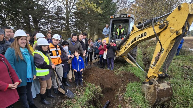 Primera piedra para la pavimentación del camino Puente Quepe-Caivico-Los Notros fue instalada