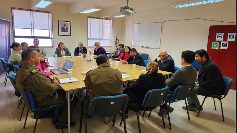 Por asaltos e inseguridad autoridades acuerdan medidas para la Escuela Eduardo Llanos de Iquique