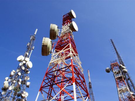 Queman tres antenas de telefonía en ataque incendiario entre Temuco y Cholchol