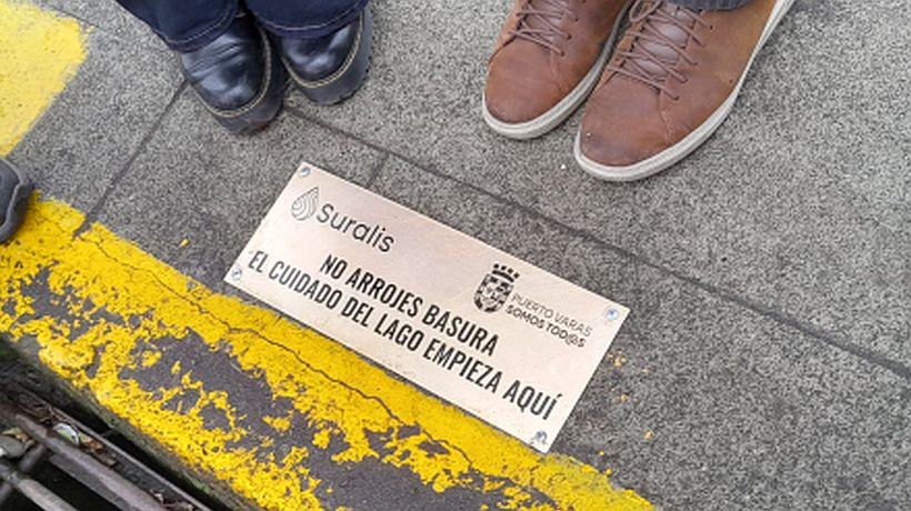 Instalaron placa en Puerto Varas para invitar a cuidar el lago Llanquihue